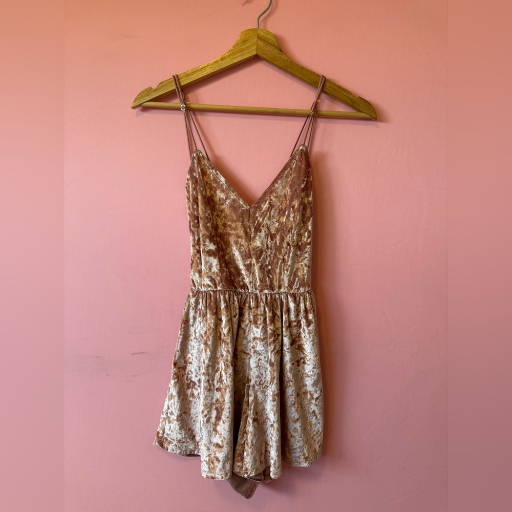 💓CRUSHED VELVET PINK ROMPER 💓